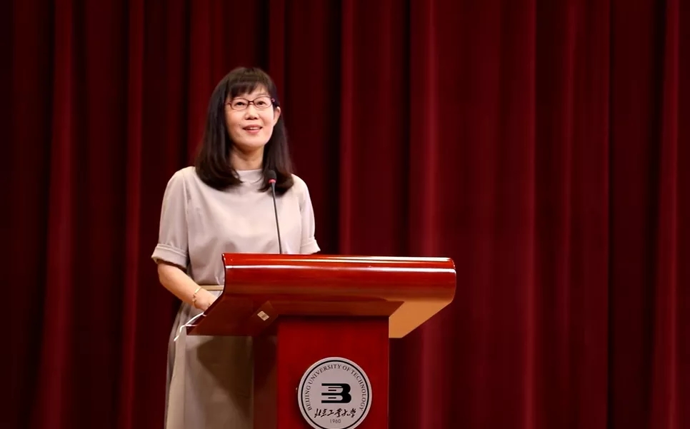 中國農科院華東農業(yè)創(chuàng)新研究院院長、北京中環(huán)易達設施園藝科技有限公司董事長魏靈玲宣講 