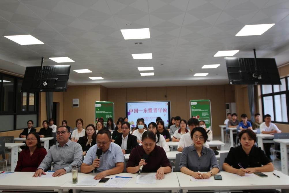 學校教務科研處處長付春松、國際交流中心主任陳曉致詞