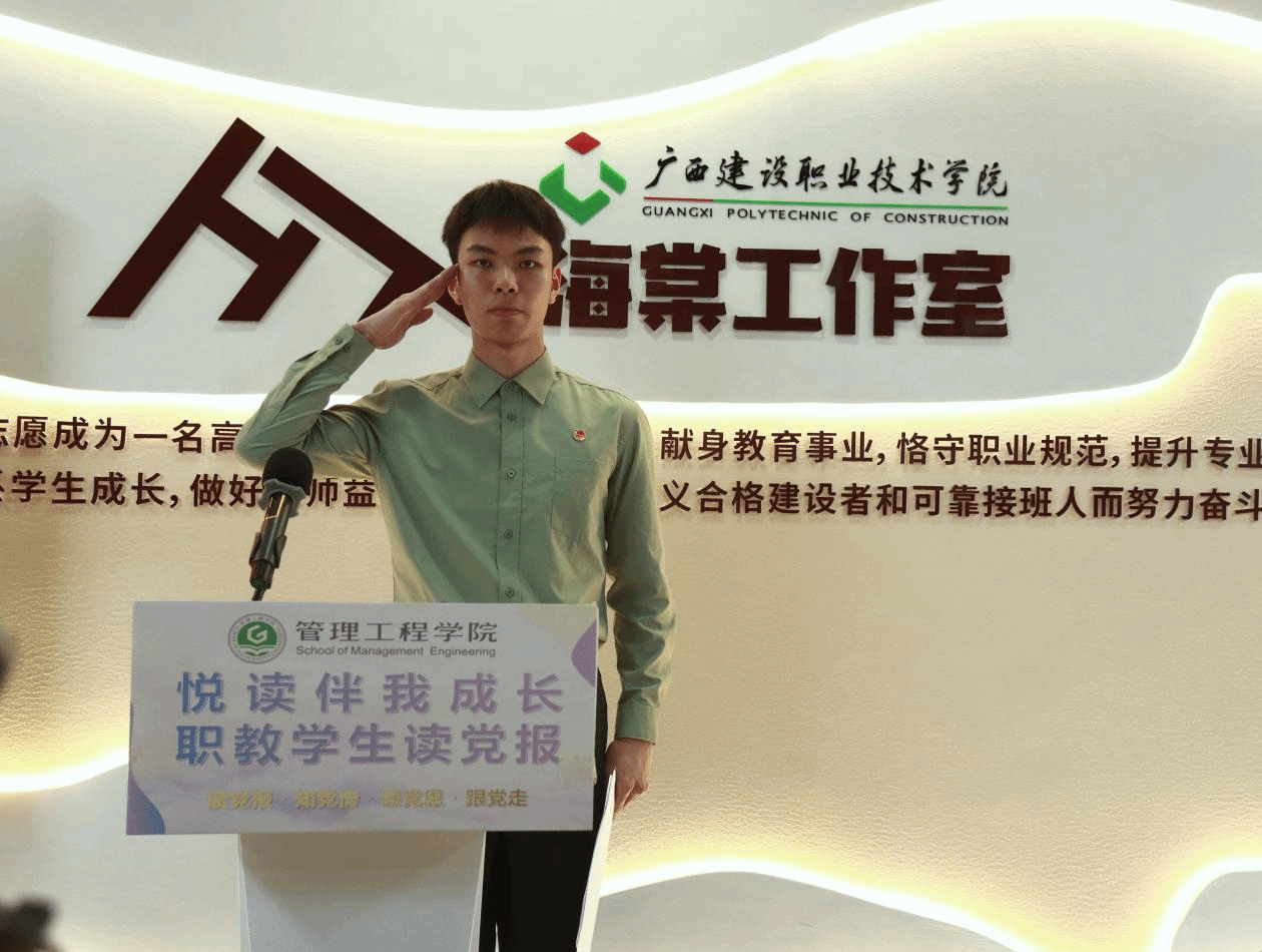 退役軍人領(lǐng)讀員黃成添朗讀黨報(bào)篇目《雷鋒精神代代傳承，續(xù)寫新時(shí)代的生命禮贊》