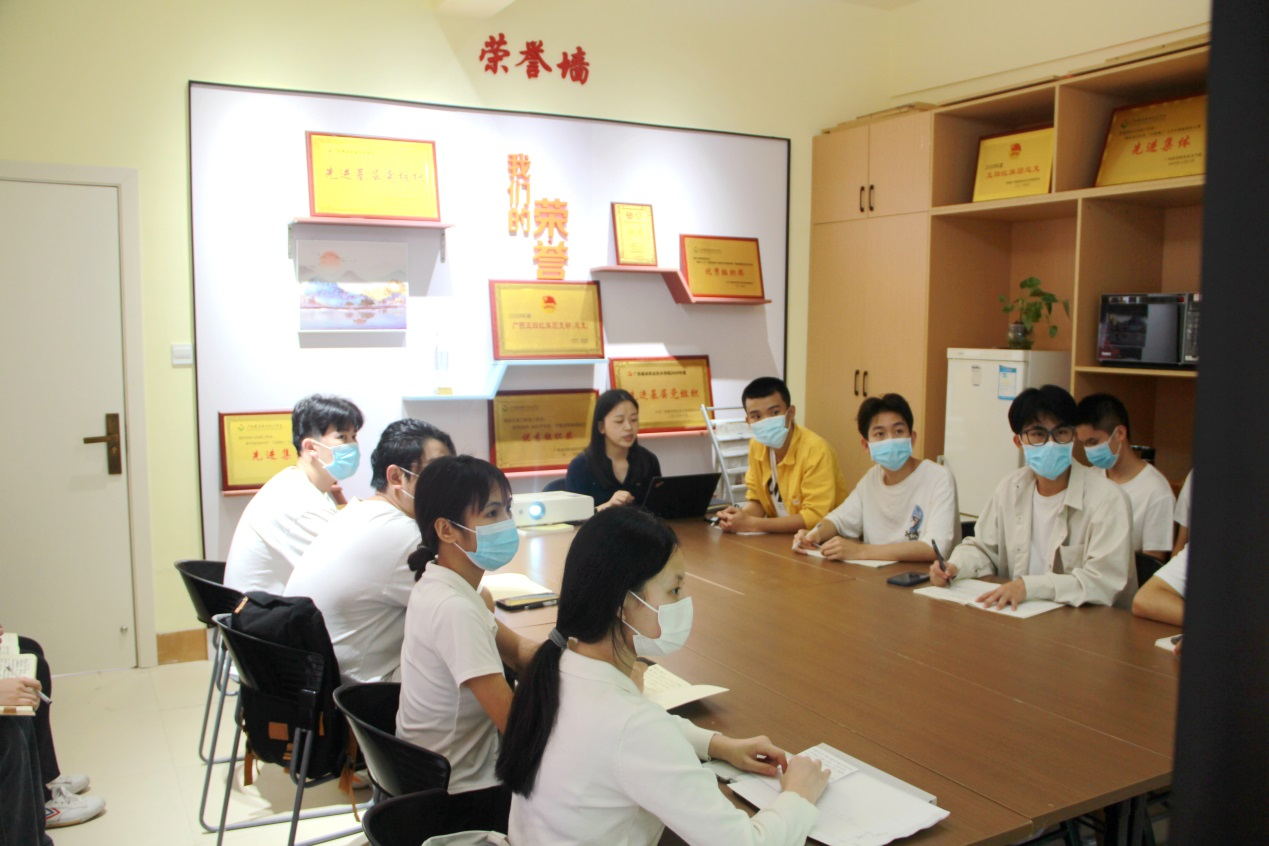 徐曉雪老師領讀人民日報文章《堅守為了人民，堅持就是勝利》