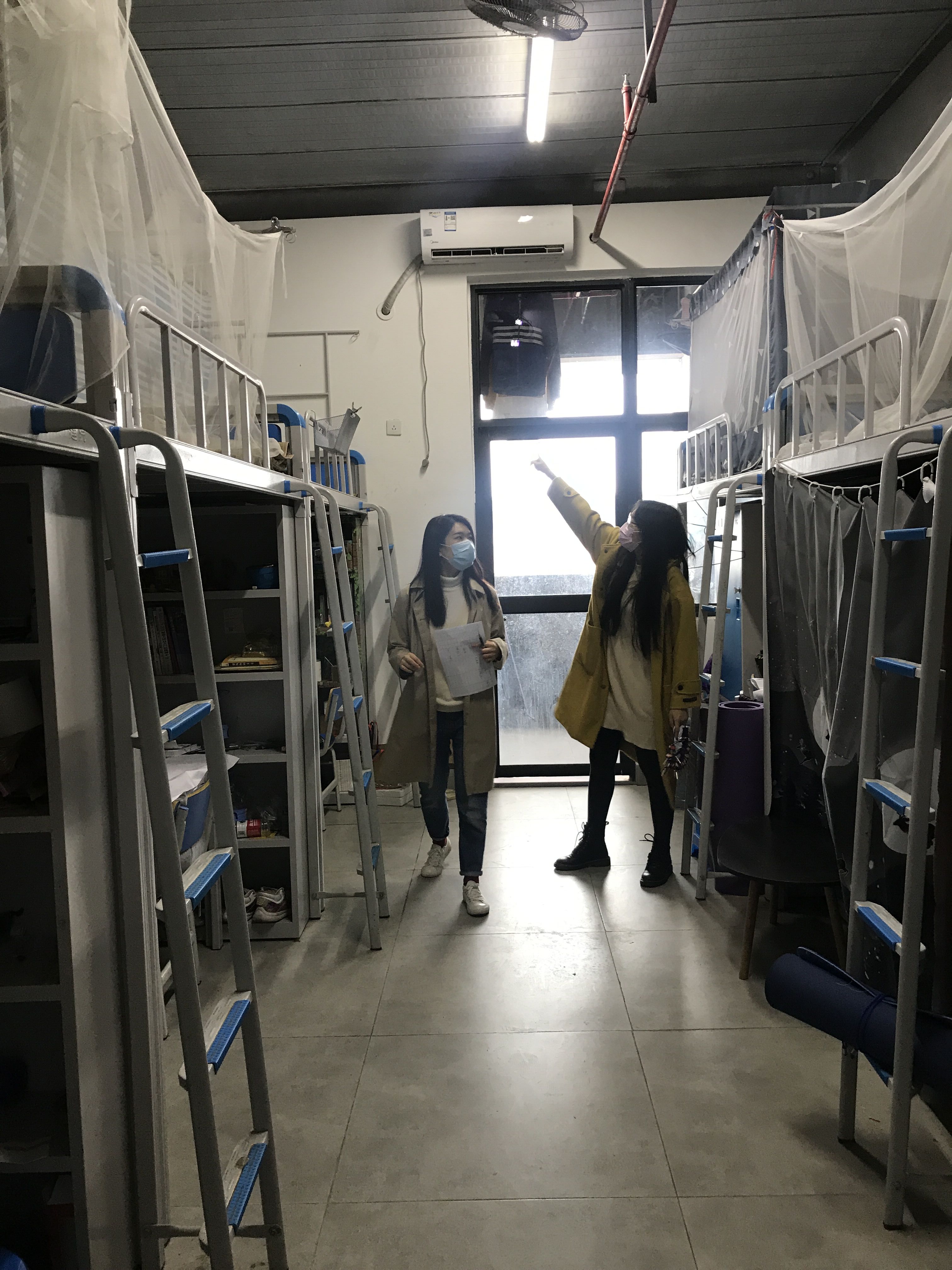 深入學生宿舍開展安全隱患排查