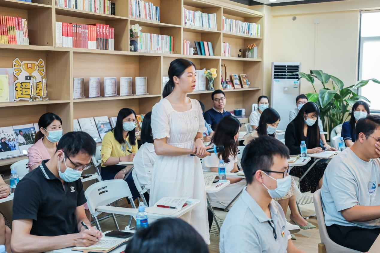 建筑與規(guī)劃學(xué)院輔導(dǎo)員梁升雁老師發(fā)言
