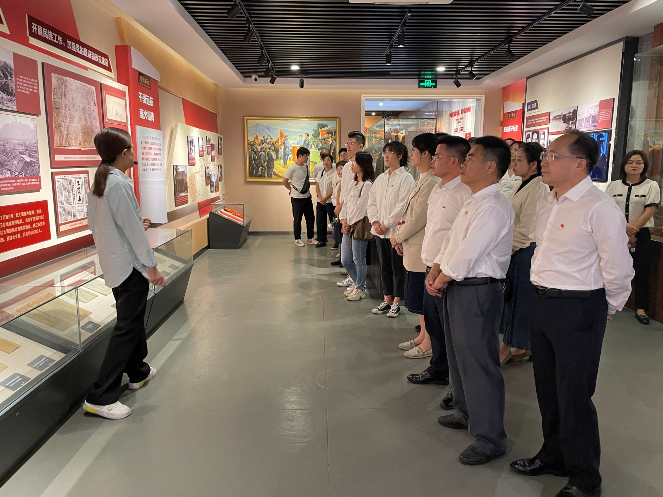 參觀李明瑞、韋拔群烈士紀(jì)念館