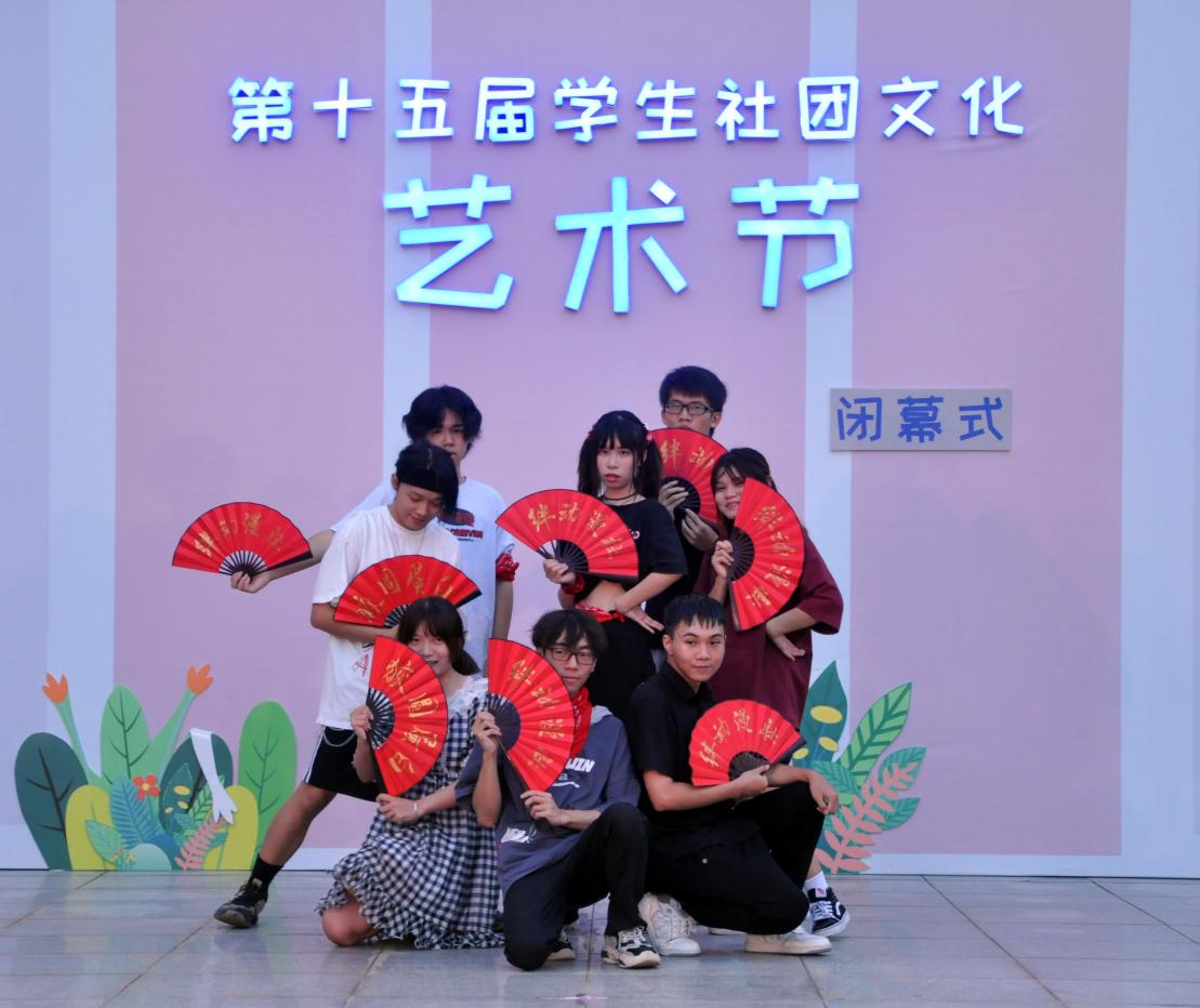 社團(tuán)文化藝術(shù)節(jié)開閉幕式上的藝術(shù)展演