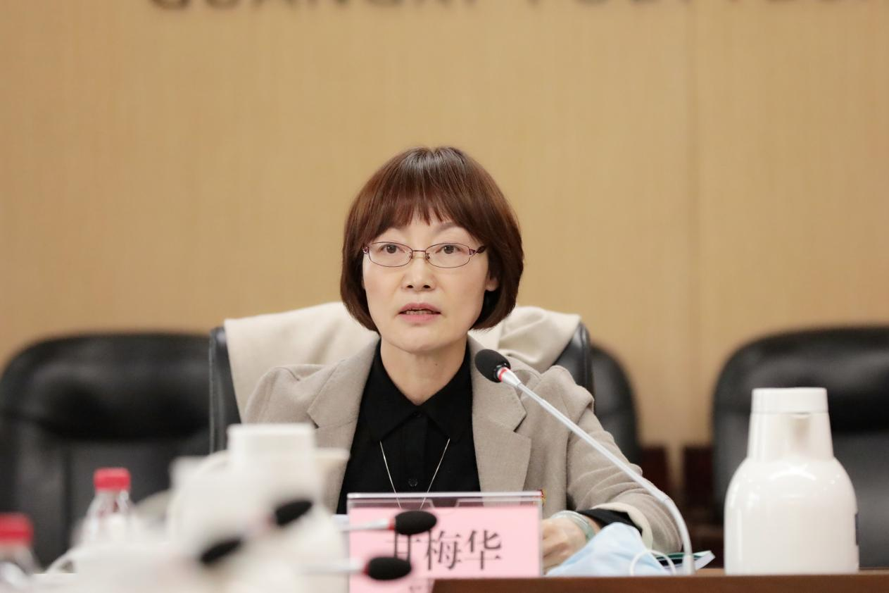 自治區(qū)住房城鄉(xiāng)建設廳人事教育處處長、機關黨委專職副書記、 一級調研員甘梅華到會指導