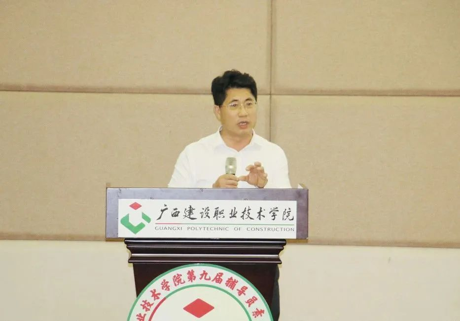 伍耿清副校長(zhǎng)講話